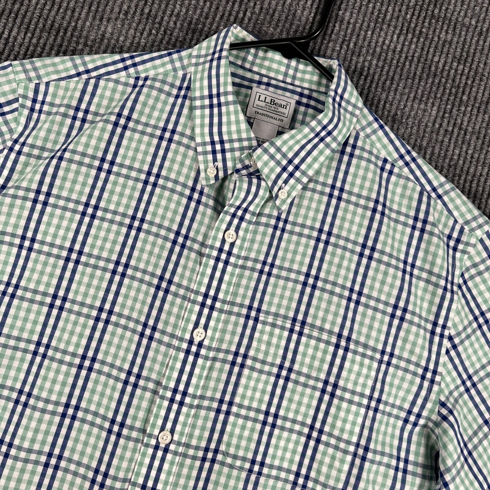 LL Bean Shirt Mens Medium Green Plaid Short Sleeve Button Down Outdoor Hiking